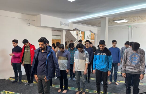 اقامه نماز جماعت هر روزه