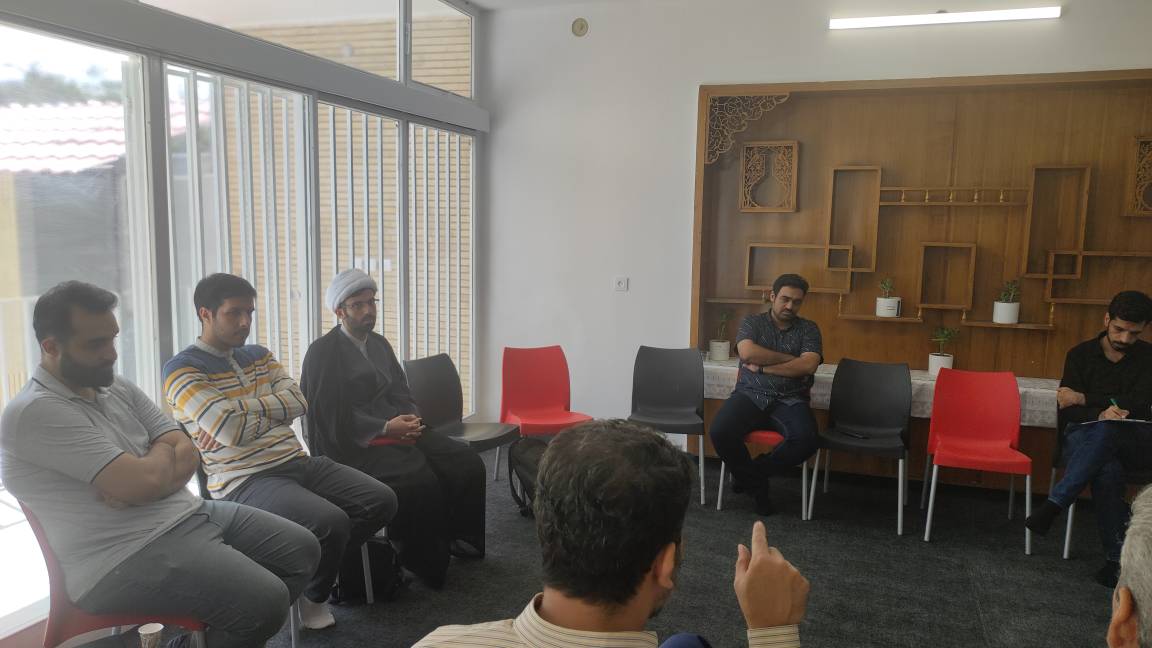 نشست هم‌اندیشی کادر آموزشی