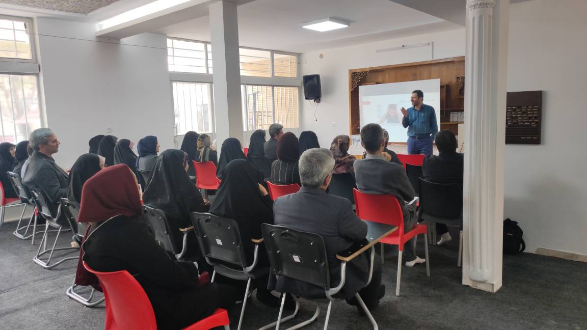نشست دانش‌افزایی و هم‌اندیشی با والدین