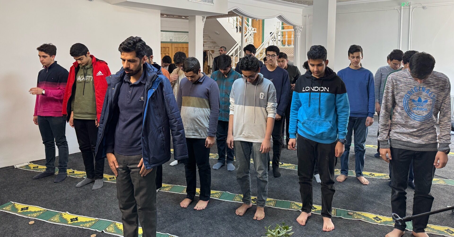 اقامه نماز جماعت هر روزه